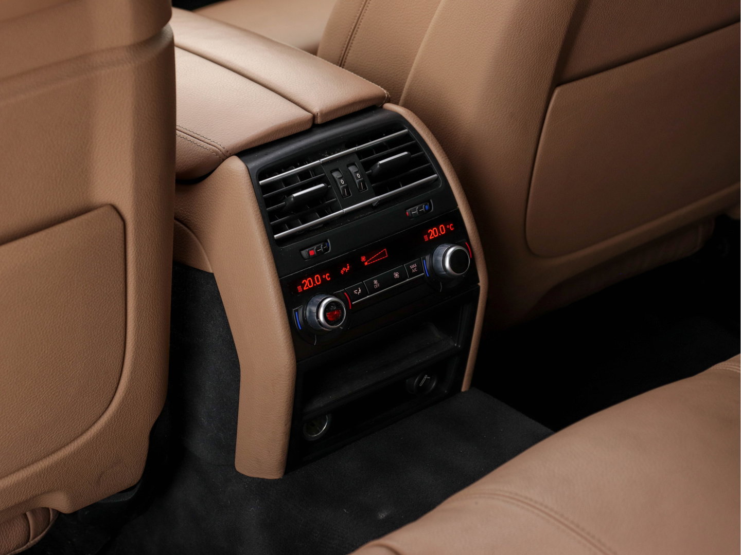 BMW 7 Serie 740d xDrive M-Sportpack Aut. *PANO | LEATHER | FULL-LED | TOPVIEW | NAVI-FULLMAP | SOFTCLOSE | HEAD-UP | HARMAN/KARDON | KEYLESS | CRUISE | HEATED-SPORTSEATS | LANE-ASSIST | MEMORY-PACK | TOWBAR |  20"ALU*