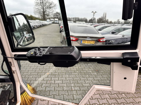 Schmidt SWINGO 200 Compact Sweeper