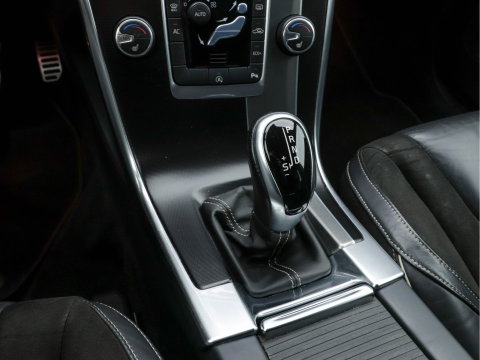 Volvo XC60 2.0 D4 R-Design FWD Aut. *NAVI-FULLMAP | LEATHER-ALCANTARA | ECC | HEATED-SPORTSEATS | PRIVACY-GLASS |  PDC | SHIFTPADDLES | CRUISE | 18"ALU*