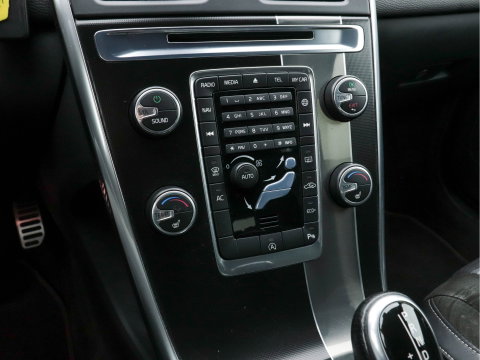 Volvo XC60 2.0 D4 R-Design FWD Aut. *NAVI-FULLMAP | LEATHER-ALCANTARA | ECC | HEATED-SPORTSEATS | PRIVACY-GLASS |  PDC | SHIFTPADDLES | CRUISE | 18"ALU*