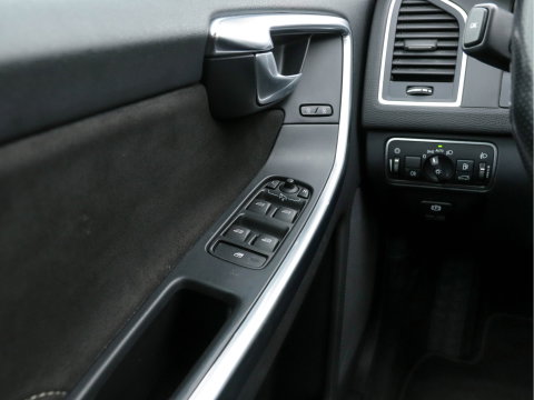 Volvo XC60 2.0 D4 R-Design FWD Aut. *NAVI-FULLMAP | LEATHER-ALCANTARA | ECC | HEATED-SPORTSEATS | PRIVACY-GLASS |  PDC | SHIFTPADDLES | CRUISE | 18"ALU*