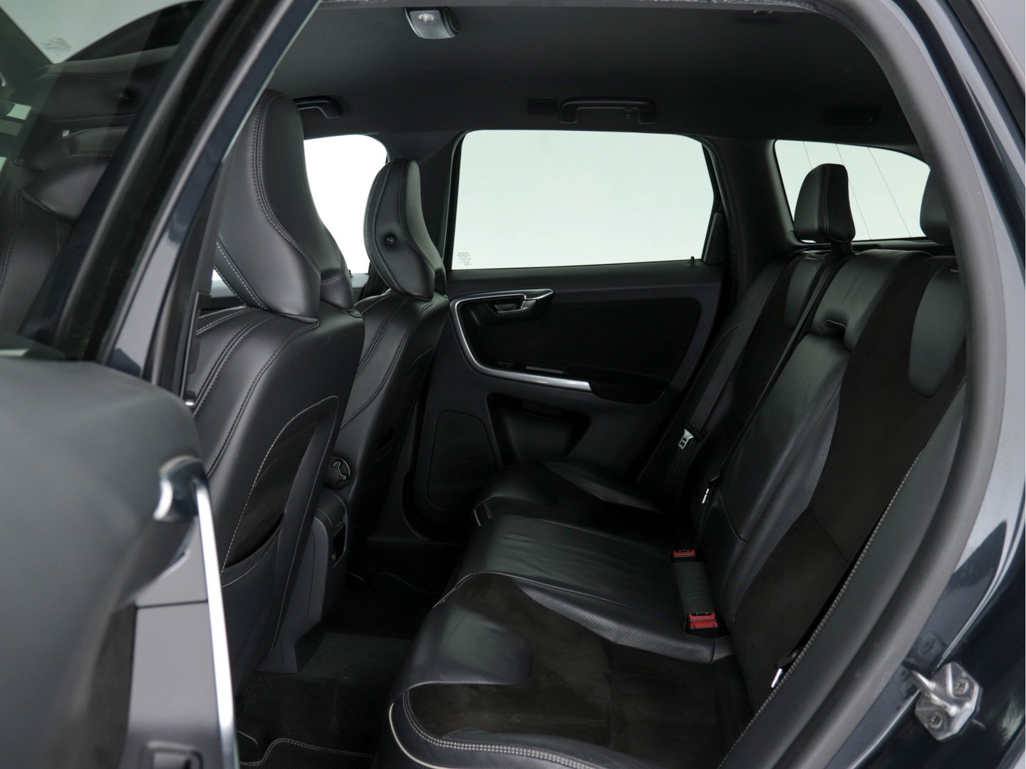 Volvo XC60 2.0 D4 R-Design FWD Aut. *NAVI-FULLMAP | LEATHER-ALCANTARA | ECC | HEATED-SPORTSEATS | PRIVACY-GLASS |  PDC | SHIFTPADDLES | CRUISE | 18"ALU*
