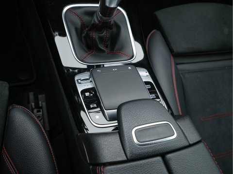 Mercedes-Benz A-Klasse 180 AMG-Line Business Solution *PANO | LEATHER-MICROFIBRE | WIDESCREEN-COCKPIT | FULL-LED | CAMERA | ECC | PDC | CRUISE | HEATED-SPORTSEATS | PRIVACY-GLASS | 18"ALU*