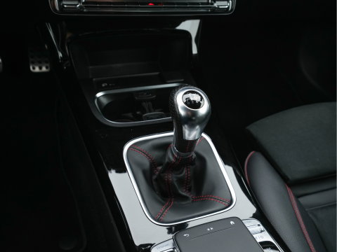 Mercedes-Benz A-Klasse 180 AMG-Line Business Solution *PANO | LEATHER-MICROFIBRE | WIDESCREEN-COCKPIT | FULL-LED | CAMERA | ECC | PDC | CRUISE | HEATED-SPORTSEATS | PRIVACY-GLASS | 18"ALU*