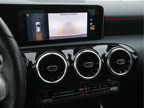 Mercedes-Benz A-Klasse 180 AMG-Line Business Solution *PANO | LEATHER-MICROFIBRE | WIDESCREEN-COCKPIT | FULL-LED | CAMERA | ECC | PDC | CRUISE | HEATED-SPORTSEATS | PRIVACY-GLASS | 18"ALU*