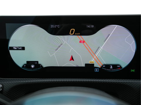 Mercedes-Benz A-Klasse 180 AMG-Line Business Solution *PANO | LEATHER-MICROFIBRE | WIDESCREEN-COCKPIT | FULL-LED | CAMERA | ECC | PDC | CRUISE | HEATED-SPORTSEATS | PRIVACY-GLASS | 18"ALU*