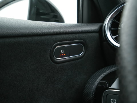 Mercedes-Benz A-Klasse 180 AMG-Line Business Solution *PANO | LEATHER-MICROFIBRE | WIDESCREEN-COCKPIT | FULL-LED | CAMERA | ECC | PDC | CRUISE | HEATED-SPORTSEATS | PRIVACY-GLASS | 18"ALU*