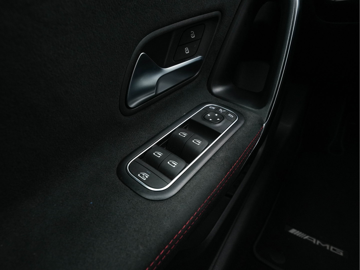 Mercedes-Benz A-Klasse 180 AMG-Line Business Solution *PANO | LEATHER-MICROFIBRE | WIDESCREEN-COCKPIT | FULL-LED | CAMERA | ECC | PDC | CRUISE | HEATED-SPORTSEATS | PRIVACY-GLASS | 18"ALU*