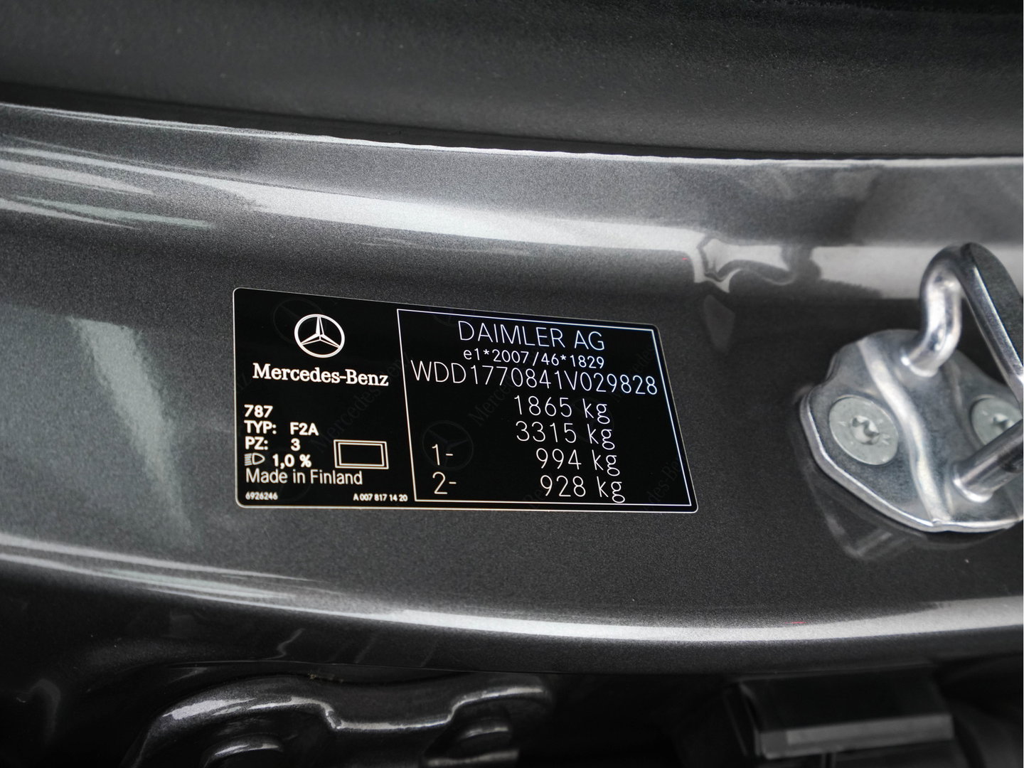 Mercedes-Benz A-Klasse 180 AMG-Line Business Solution *PANO | LEATHER-MICROFIBRE | WIDESCREEN-COCKPIT | FULL-LED | CAMERA | ECC | PDC | CRUISE | HEATED-SPORTSEATS | PRIVACY-GLASS | 18"ALU*