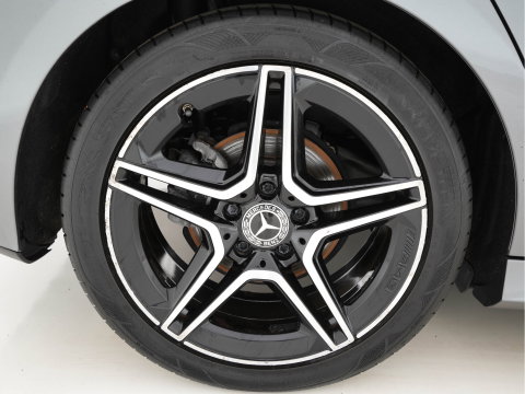 Mercedes-Benz A-Klasse 180 AMG-Line Business Solution *PANO | LEATHER-MICROFIBRE | WIDESCREEN-COCKPIT | FULL-LED | CAMERA | ECC | PDC | CRUISE | HEATED-SPORTSEATS | PRIVACY-GLASS | 18"ALU*