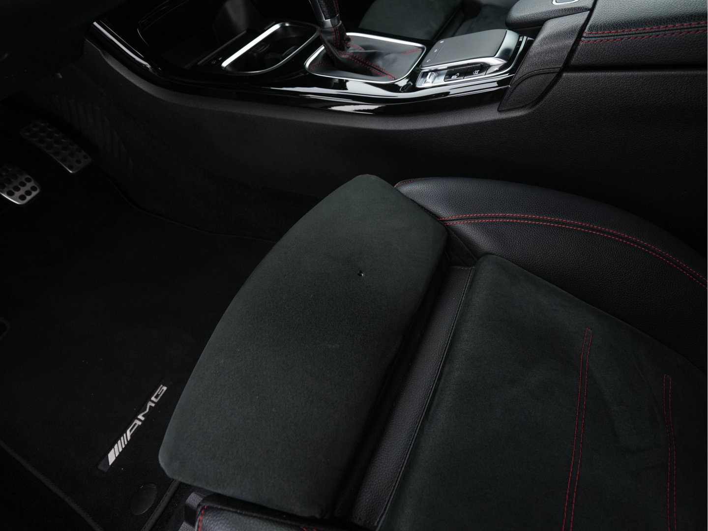 Mercedes-Benz A-Klasse 180 AMG-Line Business Solution *PANO | LEATHER-MICROFIBRE | WIDESCREEN-COCKPIT | FULL-LED | CAMERA | ECC | PDC | CRUISE | HEATED-SPORTSEATS | PRIVACY-GLASS | 18"ALU*