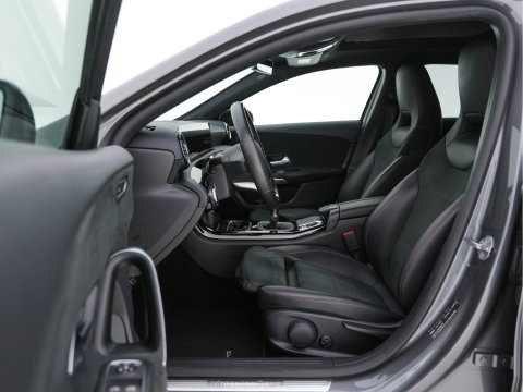 Mercedes-Benz A-Klasse 180 AMG-Line Business Solution *PANO | LEATHER-MICROFIBRE | WIDESCREEN-COCKPIT | FULL-LED | CAMERA | ECC | PDC | CRUISE | HEATED-SPORTSEATS | PRIVACY-GLASS | 18"ALU*