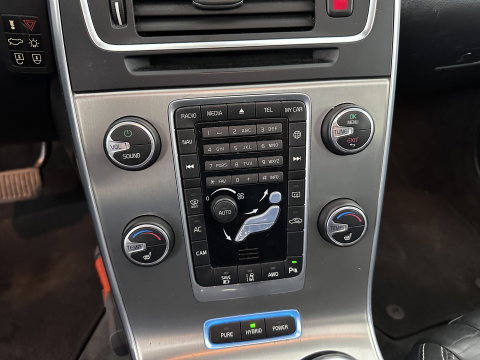 Volvo V60 2.4 D6 AWD Hybrid Summum ( Plug-In) Aut. *PANO | BI-XENON | LEATHER | PREMIUM-SOUND-AUDIO | NAVI-FULLMAP | MEMORY-PACK | ADAPTIVE-CRUISE | CAMERA | HEATED-SPORTSEATS | TOWBAR | BLINDSPOT | 18"ALU*