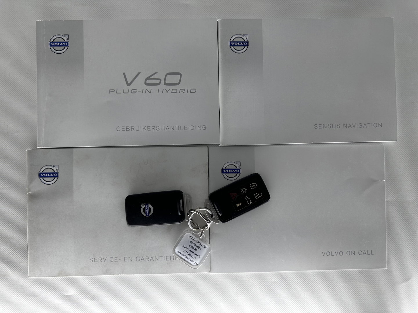 Volvo V60 2.4 D6 AWD Hybrid Summum ( Plug-In) Aut. *PANO | BI-XENON | LEATHER | PREMIUM-SOUND-AUDIO | NAVI-FULLMAP | MEMORY-PACK | ADAPTIVE-CRUISE | CAMERA | HEATED-SPORTSEATS | TOWBAR | BLINDSPOT | 18"ALU*