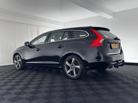 Volvo V60 2.4 D6 AWD Hybrid Summum ( Plug-In) Aut. *PANO | BI-XENON | LEATHER | PREMIUM-SOUND-AUDIO | NAVI-FULLMAP | MEMORY-PACK | ADAPTIVE-CRUISE | CAMERA | HEATED-SPORTSEATS | TOWBAR | BLINDSPOT | 18"ALU*