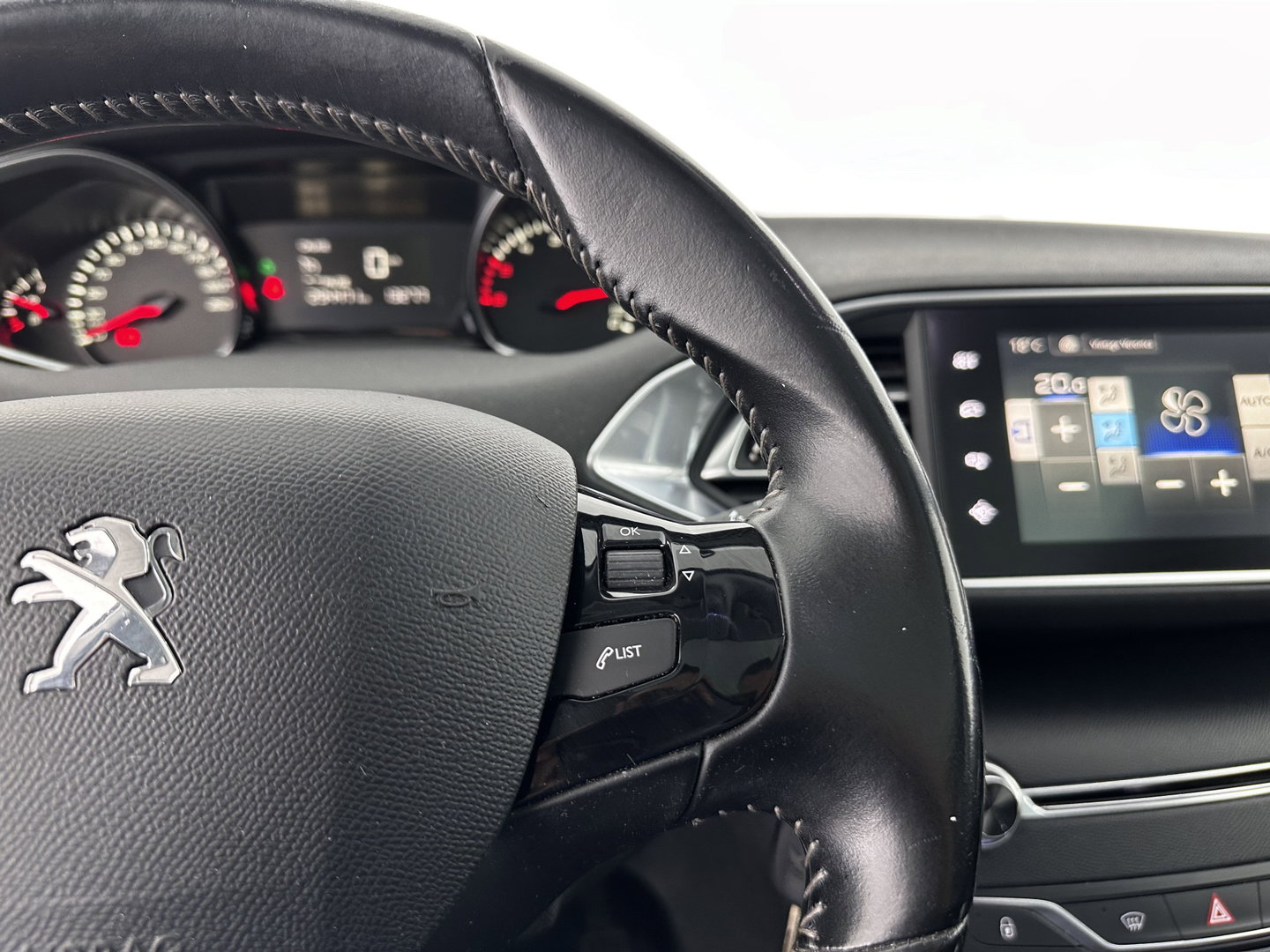 Peugeot 308 SW 1.6 BlueHDI Blue Lease Executive Pack *PANO | CAMERA | NAVI-FULLMAP | ECC | PDC | CRUISE | LANE-ASSIST | COMFORT-SEATS | 16"ALU*