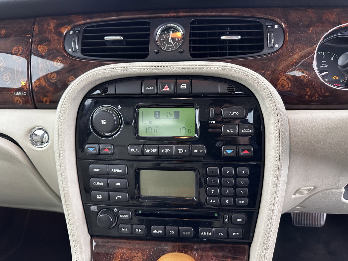 Jaguar XJ 3.5 V8 Executive [ Right-Hand-Drive ] Aut. *LEATHER | BI-XENON | ECC | WOODEN-INLAY | HEATED-COMFORTSEATS | MEMORY-PACK | JAGUAR-AUDIO | PDC | CRUISE | 18"ALU*