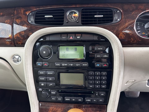 Jaguar XJ 3.5 V8 Executive [ Right-Hand-Drive ] Aut. *LEATHER | BI-XENON | ECC | WOODEN-INLAY | HEATED-COMFORTSEATS | MEMORY-PACK | JAGUAR-AUDIO | PDC | CRUISE | 18"ALU*