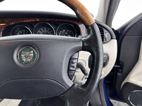 Jaguar XJ 3.5 V8 Executive [ Right-Hand-Drive ] Aut. *LEATHER | BI-XENON | ECC | WOODEN-INLAY | HEATED-COMFORTSEATS | MEMORY-PACK | JAGUAR-AUDIO | PDC | CRUISE | 18"ALU*