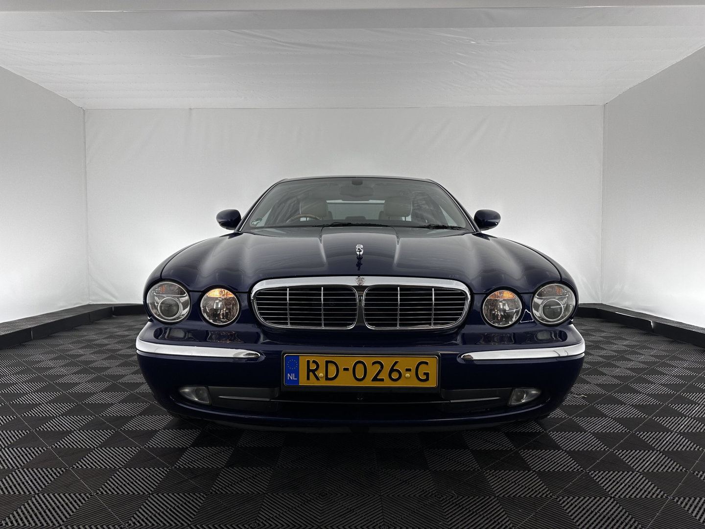 Jaguar XJ 3.5 V8 Executive [ Right-Hand-Drive ] Aut. *LEATHER | BI-XENON | ECC | WOODEN-INLAY | HEATED-COMFORTSEATS | MEMORY-PACK | JAGUAR-AUDIO | PDC | CRUISE | 18"ALU*