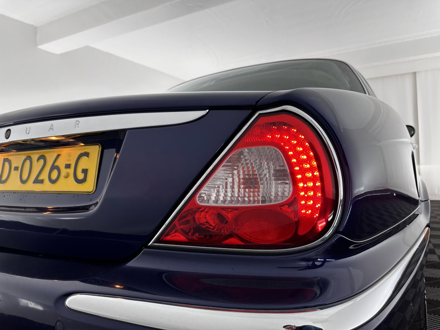 Jaguar XJ 3.5 V8 Executive [ Right-Hand-Drive ] Aut. *LEATHER | BI-XENON | ECC | WOODEN-INLAY | HEATED-COMFORTSEATS | MEMORY-PACK | JAGUAR-AUDIO | PDC | CRUISE | 18"ALU*