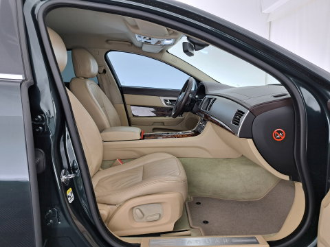 Jaguar XF 2.7D V6 Premium Luxury (⚠️#DISTRIBUTION OFF TIME NO STARTING #) Aut. *LEATHER | NAVI-FULLMAP | KEYLESS | BI-XENON | CAMERA | SHIFT-PADDLES | ENTERTAINMENT-PACK | ECC | PDC | CRUISE | COMFORT-SEATS | PRIVACY-GLASS |  19''ALU*