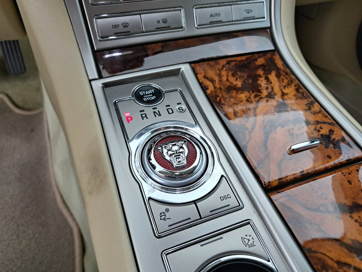 Jaguar XF 2.7D V6 Premium Luxury (⚠️#DISTRIBUTION OFF TIME NO STARTING #) Aut. *LEATHER | NAVI-FULLMAP | KEYLESS | BI-XENON | CAMERA | SHIFT-PADDLES | ENTERTAINMENT-PACK | ECC | PDC | CRUISE | COMFORT-SEATS | PRIVACY-GLASS |  19''ALU*