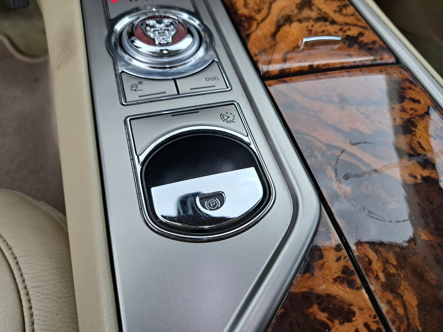 Jaguar XF 2.7D V6 Premium Luxury (⚠️#DISTRIBUTION OFF TIME NO STARTING #) Aut. *LEATHER | NAVI-FULLMAP | KEYLESS | BI-XENON | CAMERA | SHIFT-PADDLES | ENTERTAINMENT-PACK | ECC | PDC | CRUISE | COMFORT-SEATS | PRIVACY-GLASS |  19''ALU*