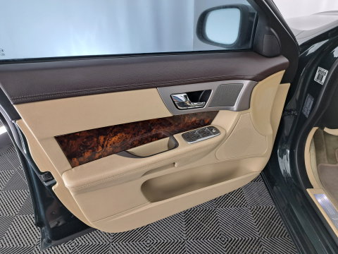 Jaguar XF 2.7D V6 Premium Luxury (⚠️#DISTRIBUTION OFF TIME NO STARTING #) Aut. *LEATHER | NAVI-FULLMAP | KEYLESS | BI-XENON | CAMERA | SHIFT-PADDLES | ENTERTAINMENT-PACK | ECC | PDC | CRUISE | COMFORT-SEATS | PRIVACY-GLASS |  19''ALU*