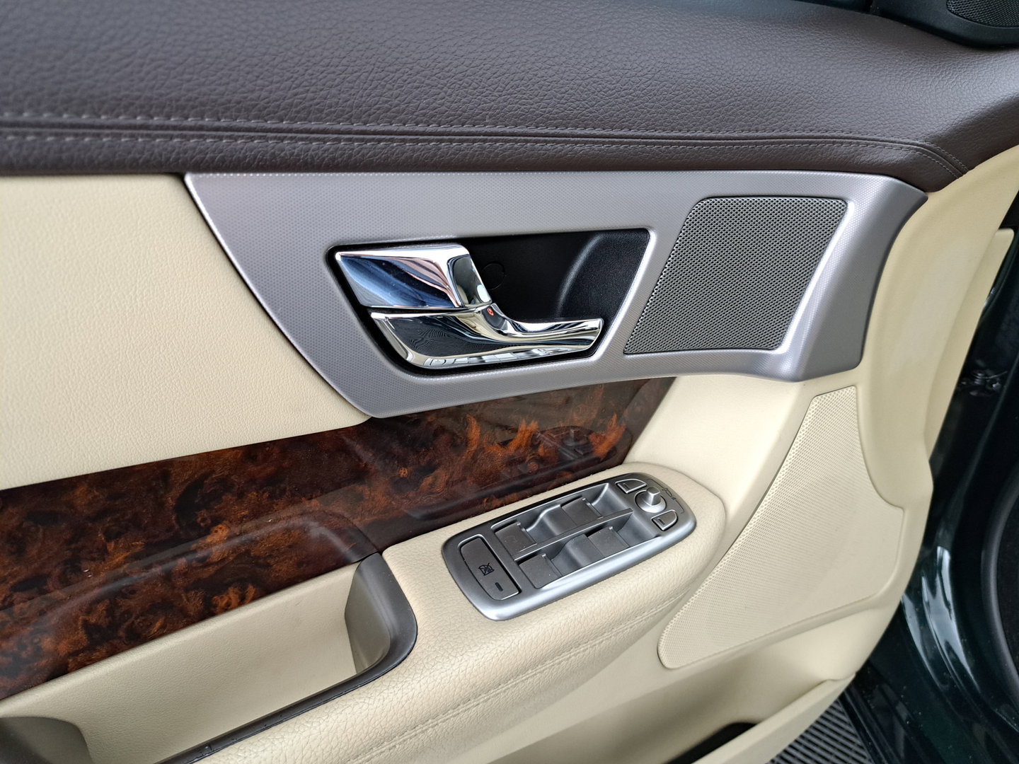 Jaguar XF 2.7D V6 Premium Luxury (⚠️#DISTRIBUTION OFF TIME NO STARTING #) Aut. *LEATHER | NAVI-FULLMAP | KEYLESS | BI-XENON | CAMERA | SHIFT-PADDLES | ENTERTAINMENT-PACK | ECC | PDC | CRUISE | COMFORT-SEATS | PRIVACY-GLASS |  19''ALU*