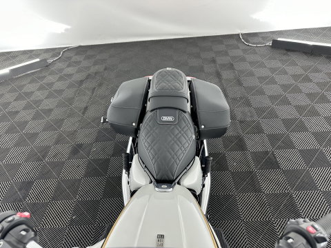 BMW R 18 Classic Option-719 (INCL-BTW) *REVERSE GEAR | CRUISE | LEATHER | LED-LIGHTS | ABS | ESP | AIRSCARF | SIDE-CASES | HANDLE-HEATING*