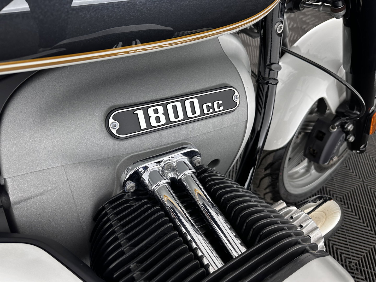 BMW R 18 Classic Option-719 (INCL-BTW) *REVERSE GEAR | CRUISE | LEATHER | LED-LIGHTS | ABS | ESP | AIRSCARF | SIDE-CASES | HANDLE-HEATING*