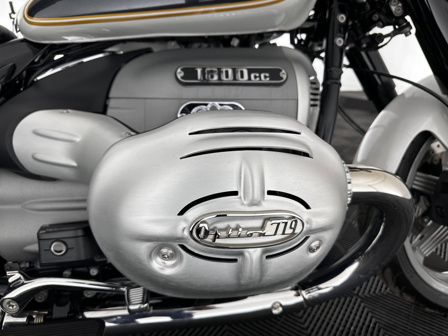 BMW R 18 Classic Option-719 (INCL-BTW) *REVERSE GEAR | CRUISE | LEATHER | LED-LIGHTS | ABS | ESP | AIRSCARF | SIDE-CASES | HANDLE-HEATING*