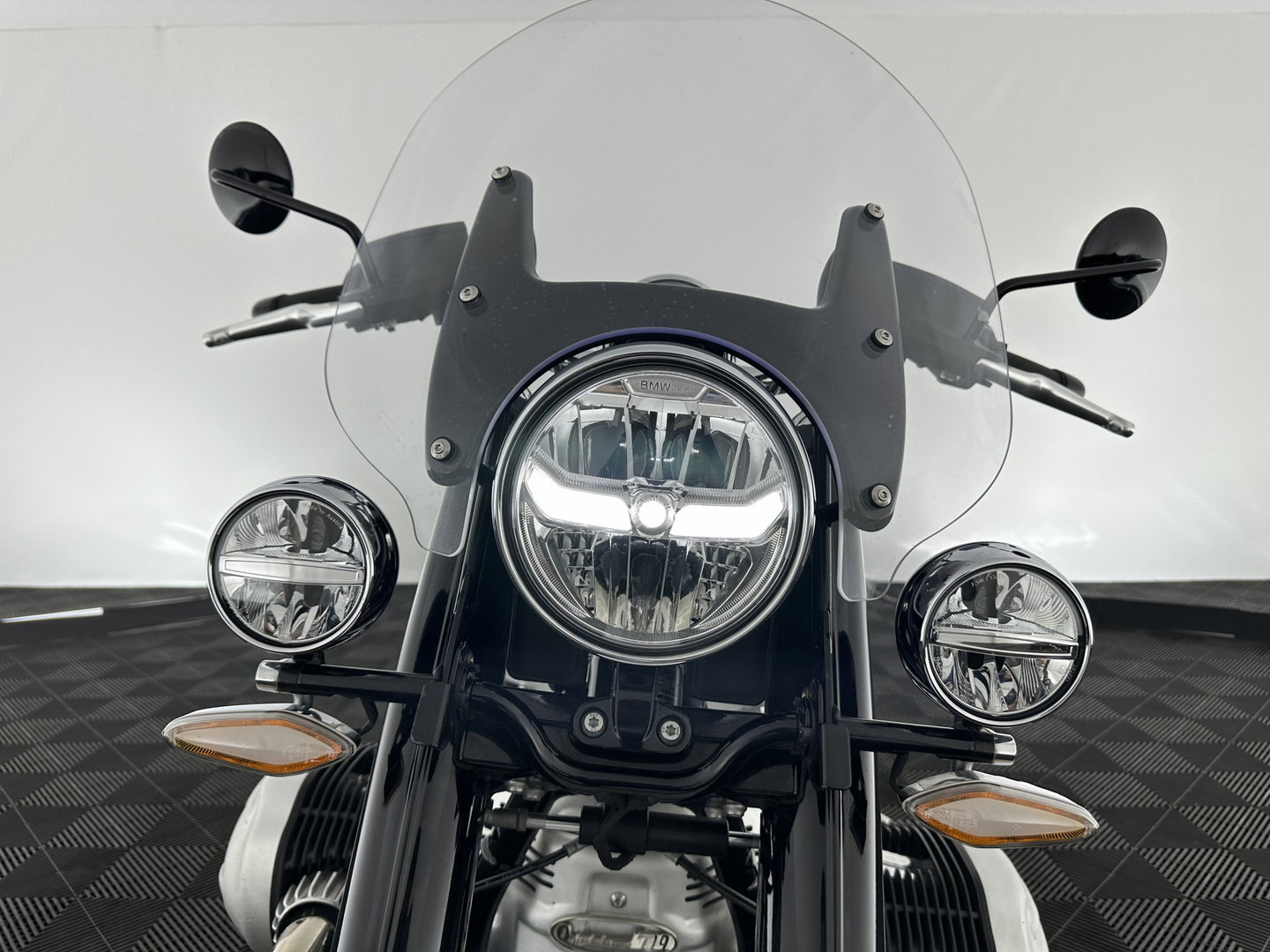 BMW R 18 Classic Option-719 (INCL-BTW) *REVERSE GEAR | CRUISE | LEATHER | LED-LIGHTS | ABS | ESP | AIRSCARF | SIDE-CASES | HANDLE-HEATING*
