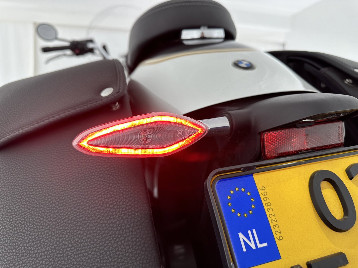 BMW R 18 Classic Option-719 (INCL-BTW) *REVERSE GEAR | CRUISE | LEATHER | LED-LIGHTS | ABS | ESP | AIRSCARF | SIDE-CASES | HANDLE-HEATING*