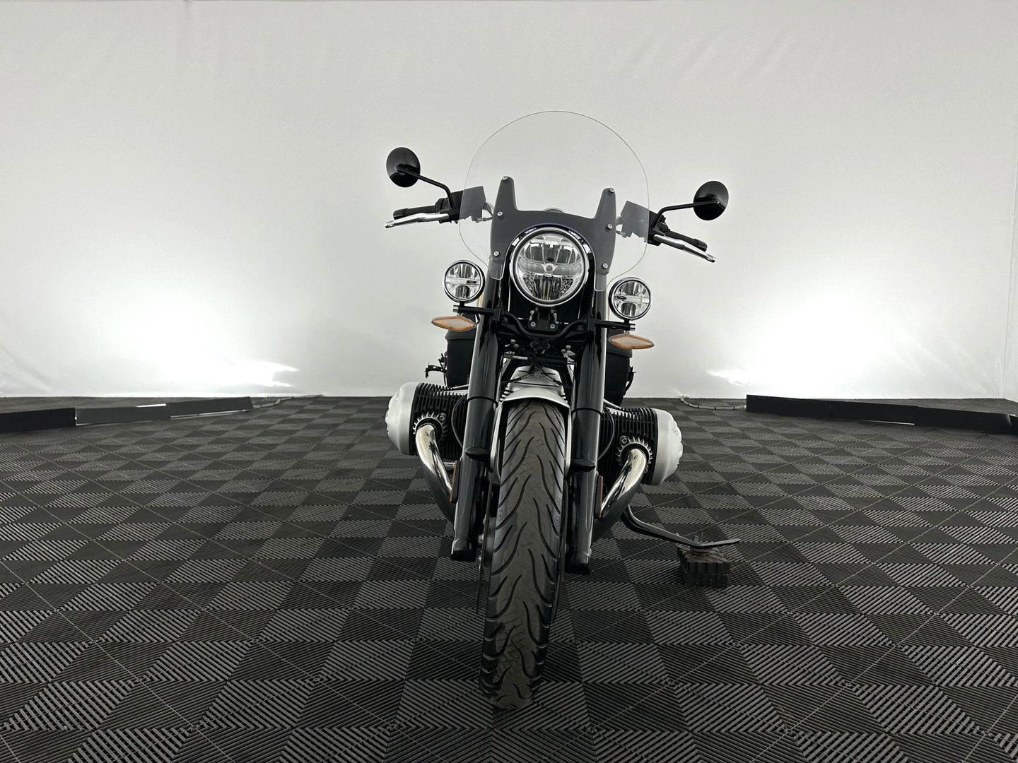 BMW R 18 Classic Option-719 (INCL-BTW) *REVERSE GEAR | CRUISE | LEATHER | LED-LIGHTS | ABS | ESP | AIRSCARF | SIDE-CASES | HANDLE-HEATING*