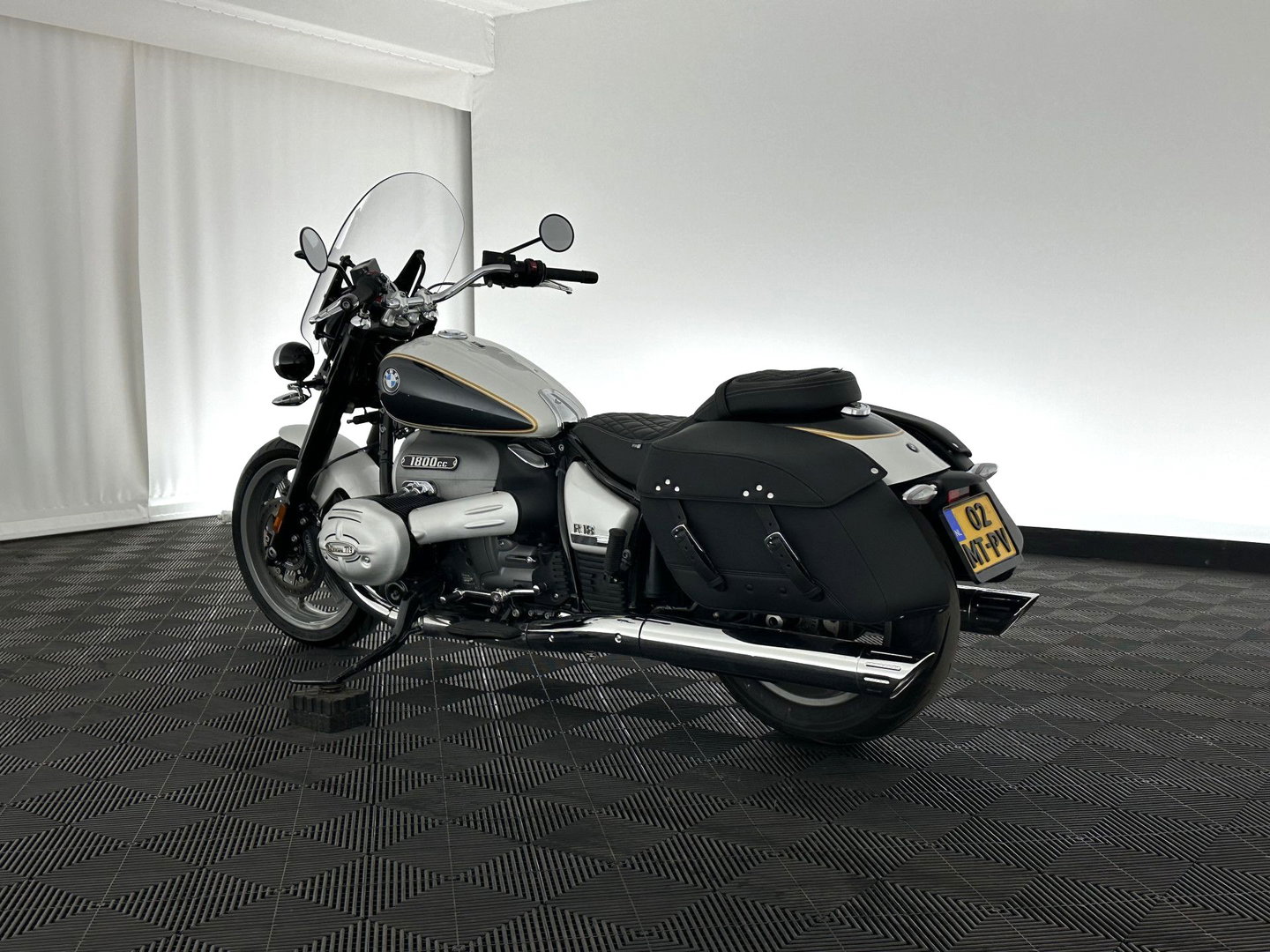 BMW R 18 Classic Option-719 (INCL-BTW) *REVERSE GEAR | CRUISE | LEATHER | LED-LIGHTS | ABS | ESP | AIRSCARF | SIDE-CASES | HANDLE-HEATING*