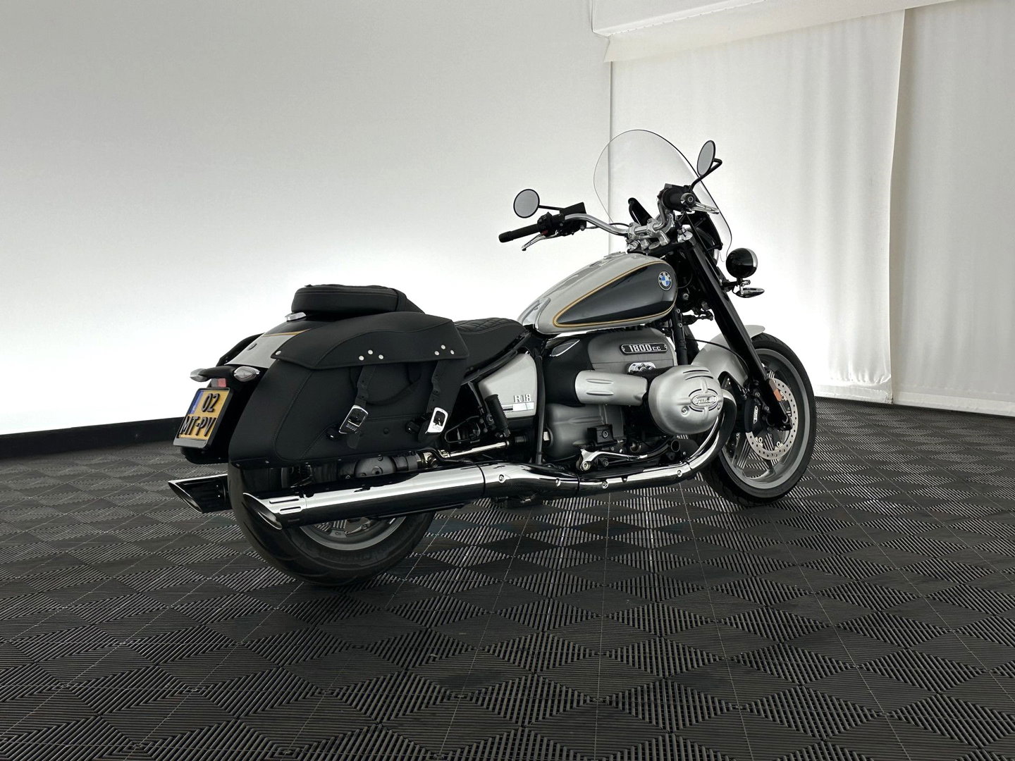 BMW R 18 Classic Option-719 (INCL-BTW) *REVERSE GEAR | CRUISE | LEATHER | LED-LIGHTS | ABS | ESP | AIRSCARF | SIDE-CASES | HANDLE-HEATING*