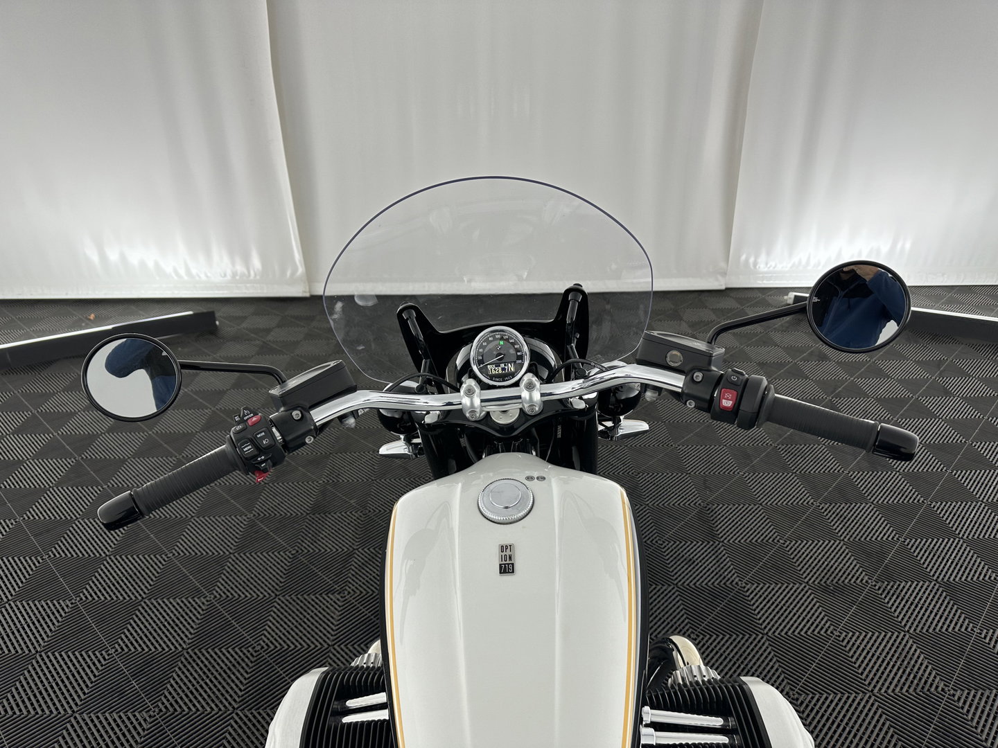 BMW R 18 Classic Option-719 (INCL-BTW) *REVERSE GEAR | CRUISE | LEATHER | LED-LIGHTS | ABS | ESP | AIRSCARF | SIDE-CASES | HANDLE-HEATING*