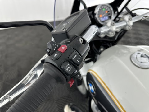 BMW R 18 Classic Option-719 (INCL-BTW) *REVERSE GEAR | CRUISE | LEATHER | LED-LIGHTS | ABS | ESP | AIRSCARF | SIDE-CASES | HANDLE-HEATING*