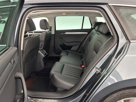 Škoda Superb Combi 1.6 TDI Clever Edition [⚠️] (INCL-BTW) Aut. *PANO | FULL-LEATHER | BI-XENON | CAMERA | MEMORY-PACK | KEYLESS | DAB+ | NAVI-FULLMAP | ECC | PDC | CRUISE | TOWBAR | SPORT-SEATS | 17''ALU*