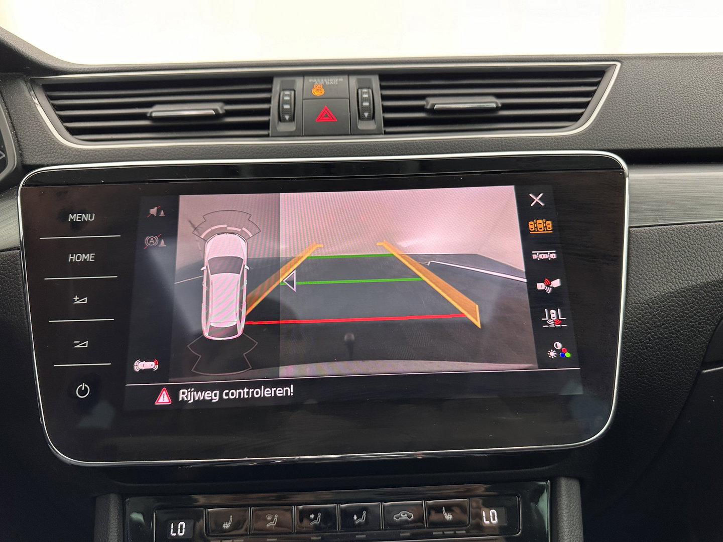 Škoda Superb Combi 1.6 TDI Clever Edition [⚠️] (INCL-BTW) Aut. *PANO | FULL-LEATHER | BI-XENON | CAMERA | MEMORY-PACK | KEYLESS | DAB+ | NAVI-FULLMAP | ECC | PDC | CRUISE | TOWBAR | SPORT-SEATS | 17''ALU*