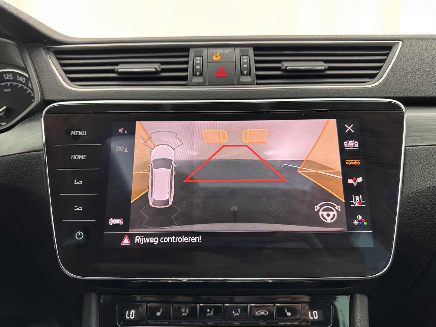 Škoda Superb Combi 1.6 TDI Clever Edition [⚠️] (INCL-BTW) Aut. *PANO | FULL-LEATHER | BI-XENON | CAMERA | MEMORY-PACK | KEYLESS | DAB+ | NAVI-FULLMAP | ECC | PDC | CRUISE | TOWBAR | SPORT-SEATS | 17''ALU*