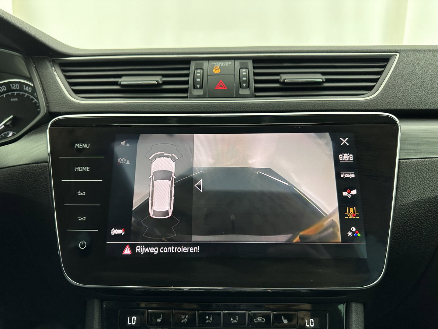 Škoda Superb Combi 1.6 TDI Clever Edition [⚠️] (INCL-BTW) Aut. *PANO | FULL-LEATHER | BI-XENON | CAMERA | MEMORY-PACK | KEYLESS | DAB+ | NAVI-FULLMAP | ECC | PDC | CRUISE | TOWBAR | SPORT-SEATS | 17''ALU*