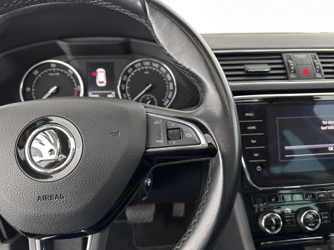 Škoda Superb Combi 1.6 TDI Clever Edition [⚠️] (INCL-BTW) Aut. *PANO | FULL-LEATHER | BI-XENON | CAMERA | MEMORY-PACK | KEYLESS | DAB+ | NAVI-FULLMAP | ECC | PDC | CRUISE | TOWBAR | SPORT-SEATS | 17''ALU*