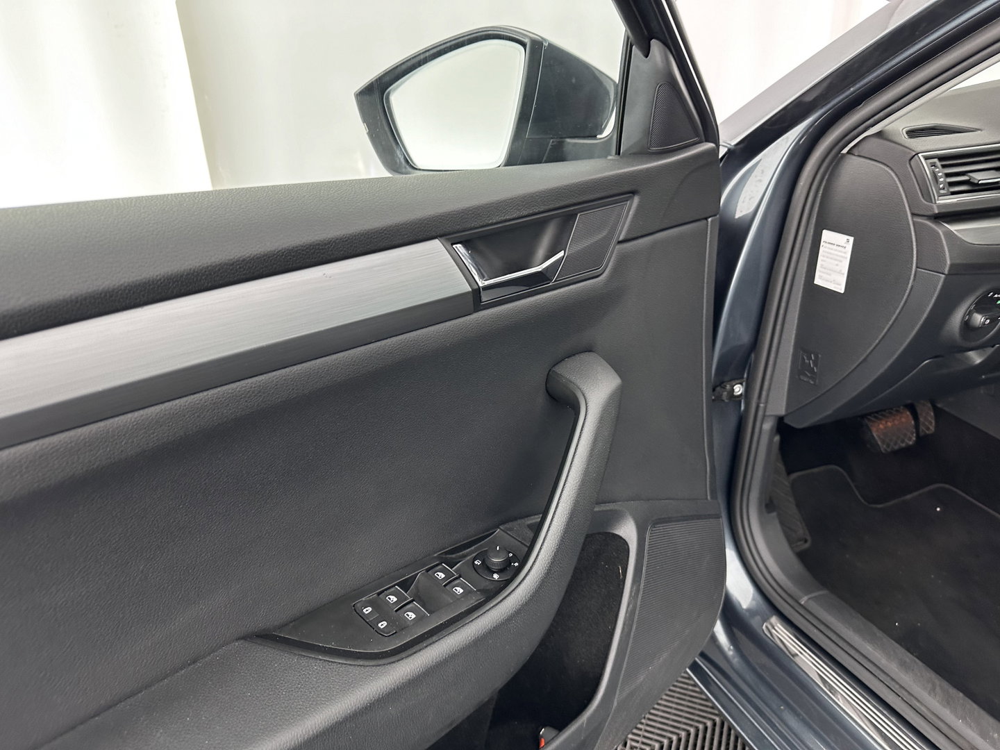 Škoda Superb Combi 1.6 TDI Clever Edition [⚠️] (INCL-BTW) Aut. *PANO | FULL-LEATHER | BI-XENON | CAMERA | MEMORY-PACK | KEYLESS | DAB+ | NAVI-FULLMAP | ECC | PDC | CRUISE | TOWBAR | SPORT-SEATS | 17''ALU*
