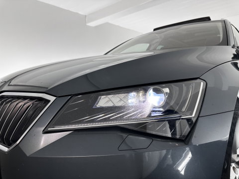 Škoda Superb Combi 1.6 TDI Clever Edition [⚠️] (INCL-BTW) Aut. *PANO | FULL-LEATHER | BI-XENON | CAMERA | MEMORY-PACK | KEYLESS | DAB+ | NAVI-FULLMAP | ECC | PDC | CRUISE | TOWBAR | SPORT-SEATS | 17''ALU*