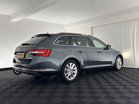 Škoda Superb Combi 1.6 TDI Clever Edition [⚠️] (INCL-BTW) Aut. *PANO | FULL-LEATHER | BI-XENON | CAMERA | MEMORY-PACK | KEYLESS | DAB+ | NAVI-FULLMAP | ECC | PDC | CRUISE | TOWBAR | SPORT-SEATS | 17''ALU*