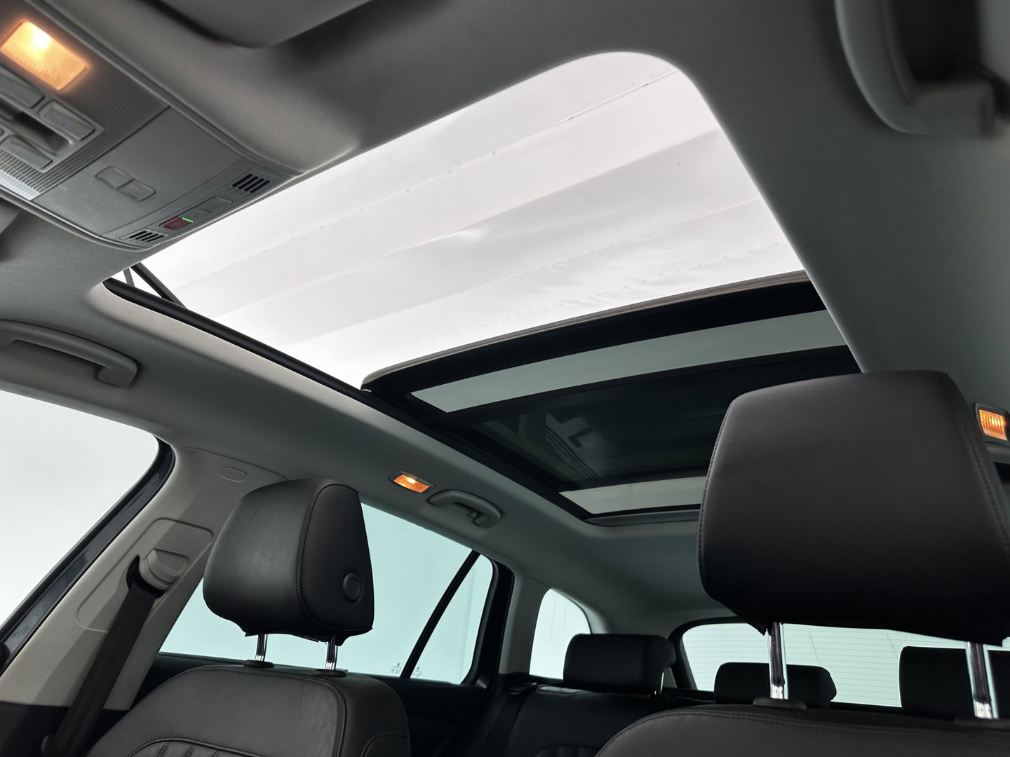 Škoda Superb Combi 1.6 TDI Clever Edition [⚠️] (INCL-BTW) Aut. *PANO | FULL-LEATHER | BI-XENON | CAMERA | MEMORY-PACK | KEYLESS | DAB+ | NAVI-FULLMAP | ECC | PDC | CRUISE | TOWBAR | SPORT-SEATS | 17''ALU*