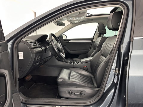 Škoda Superb Combi 1.6 TDI Clever Edition [⚠️] (INCL-BTW) Aut. *PANO | FULL-LEATHER | BI-XENON | CAMERA | MEMORY-PACK | KEYLESS | DAB+ | NAVI-FULLMAP | ECC | PDC | CRUISE | TOWBAR | SPORT-SEATS | 17''ALU*